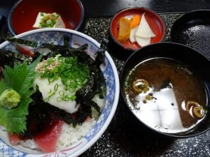 マグロ丼 (2)